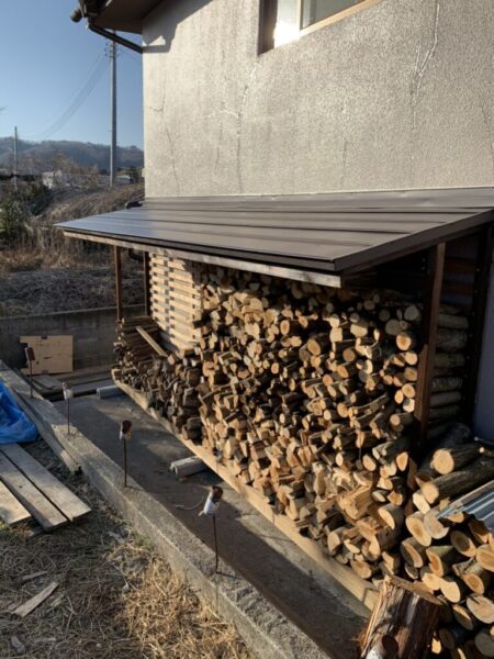 薪置き場　屋根工事